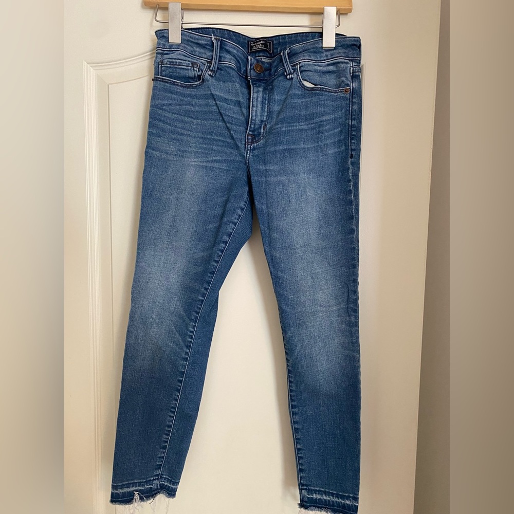 size 4/27short, Abercrombie ankle length skinny jeans (All 3 pairs!!!)